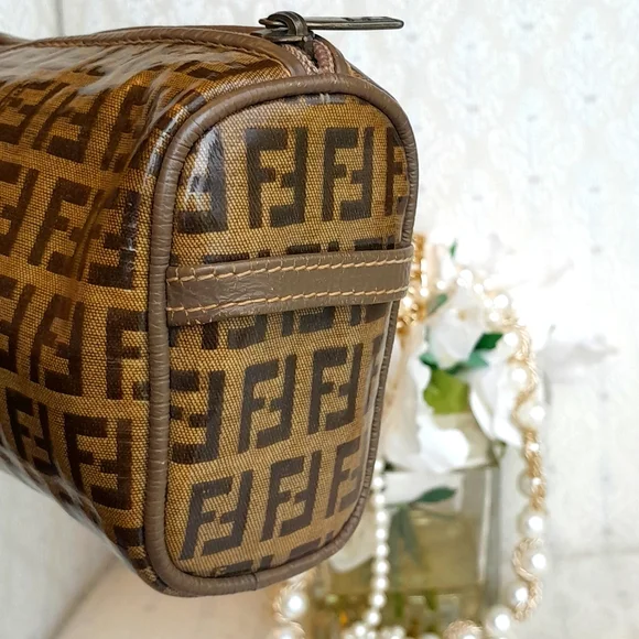 Fendi Cosmetic Vintage Medium Beauty Pouch! - Picture 3 of 9
